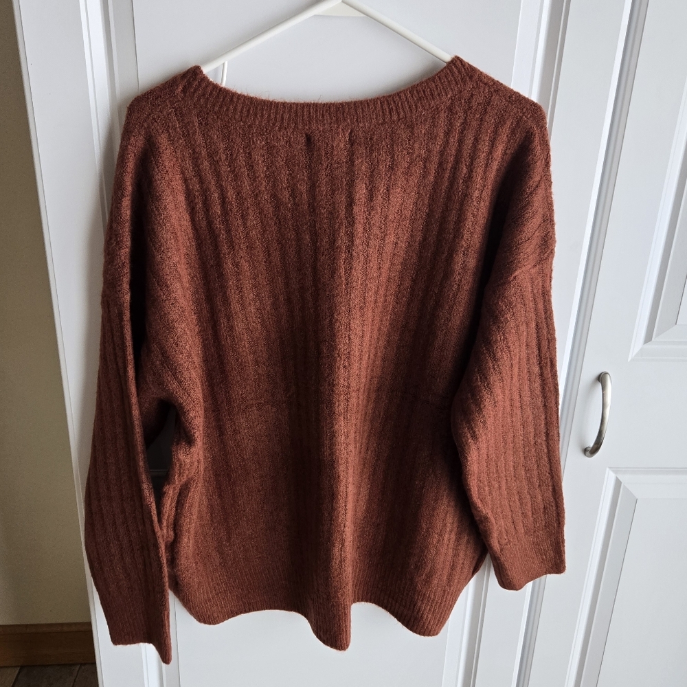 Miracpe Sweater M/L - Picture 2 of 5